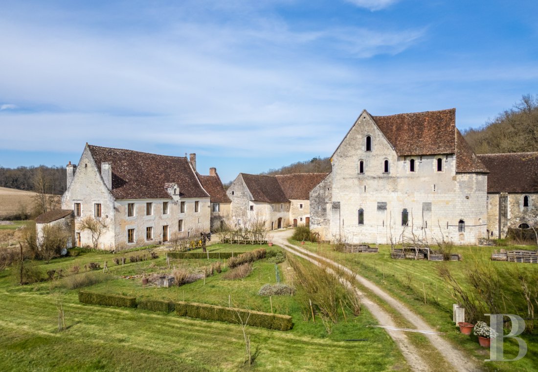 En Touraine, près de Loches, un ancien château-monastère et son domaine de 150 hectares - photo  n°1